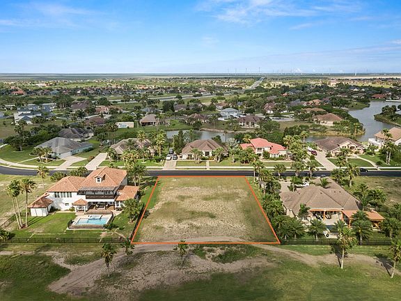 2nd image of 20 Laguna Madre Dr