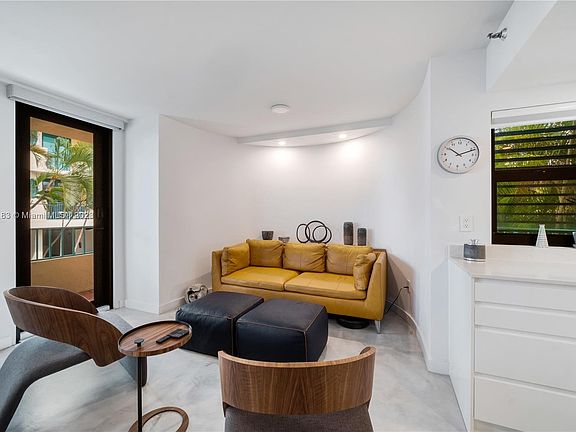 5th image of 1638 S Bayshore Ct APT 104A