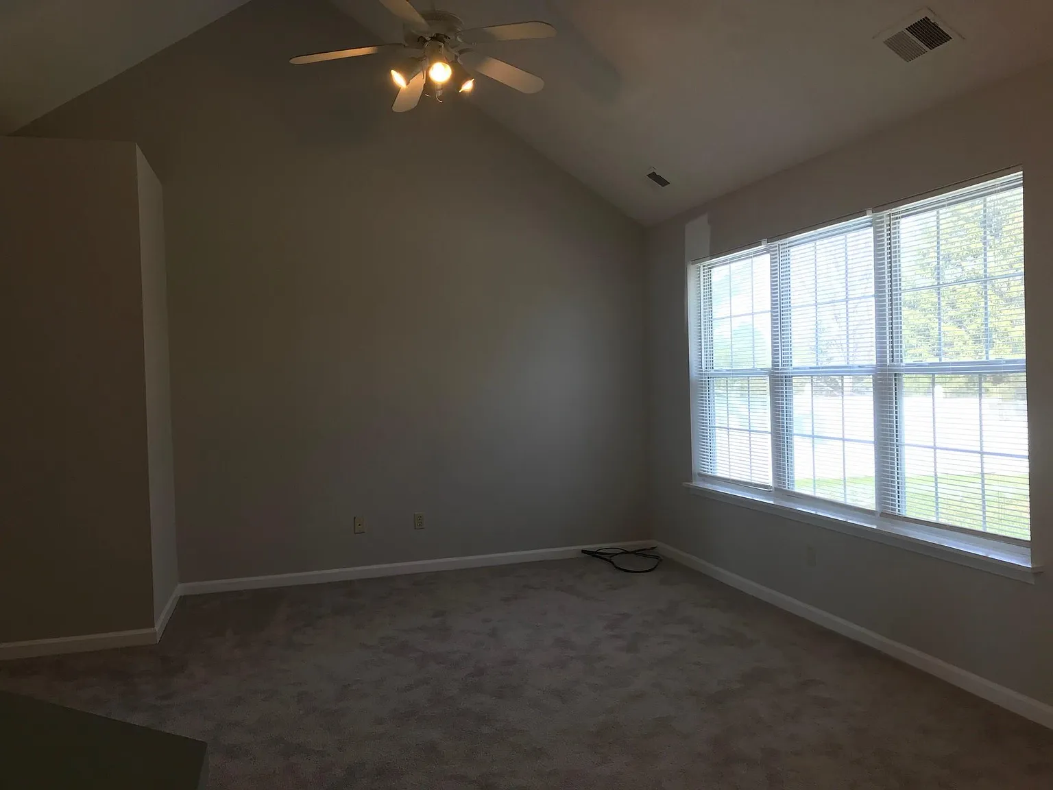 3 bed, 1150 sqft, $1,700 — Photo 3