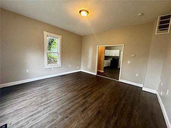 4th image of 605 Harmon St