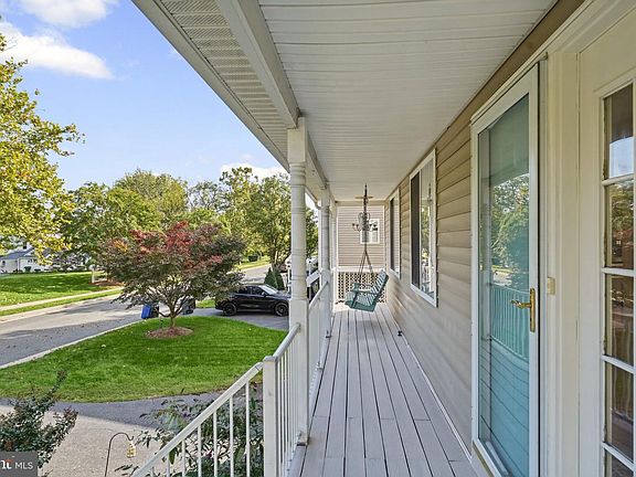 4th image of 121 Mariners Point Dr