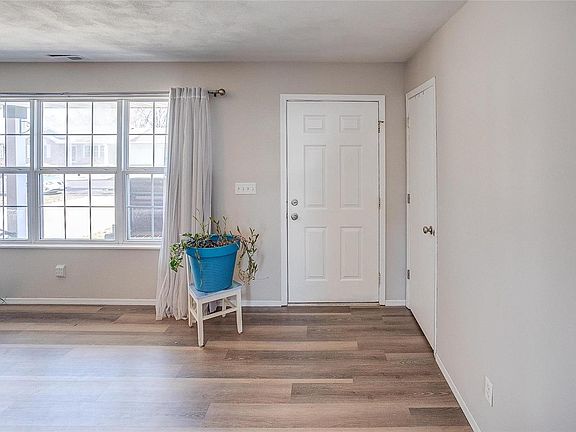 4th image of 2063 Nathan Ave
