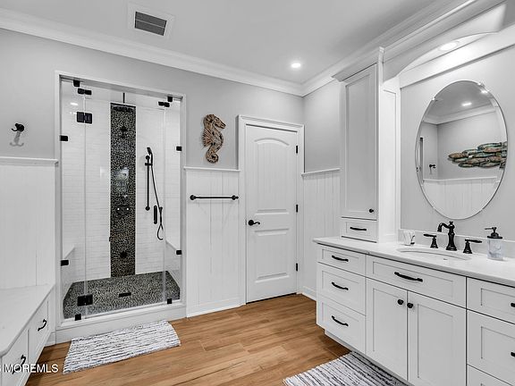 4th image of 600 Brooklyn Blvd APT Sea