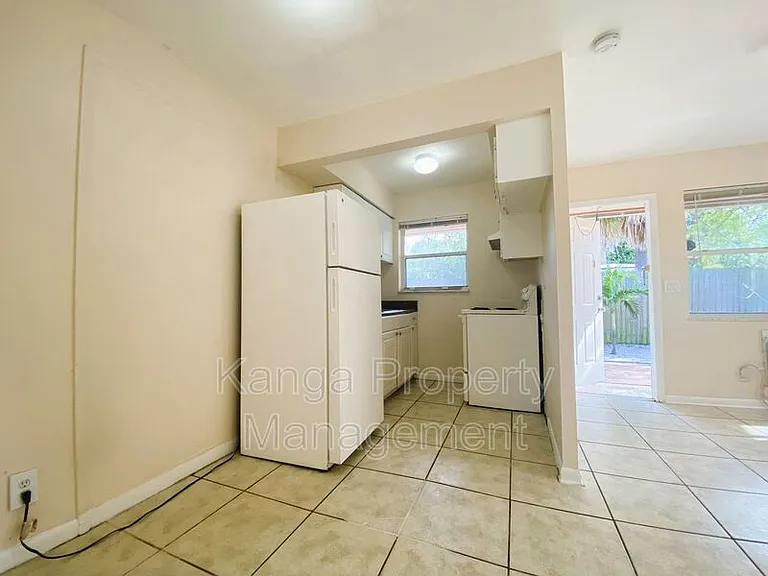 1217 S North St #4 — Photo 4