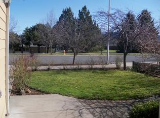 740 Henderson Rd, Hood River, OR 97031