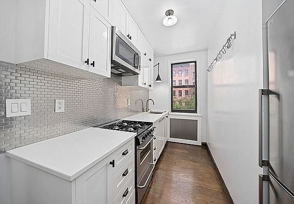 5th image of 885 10th Ave #3