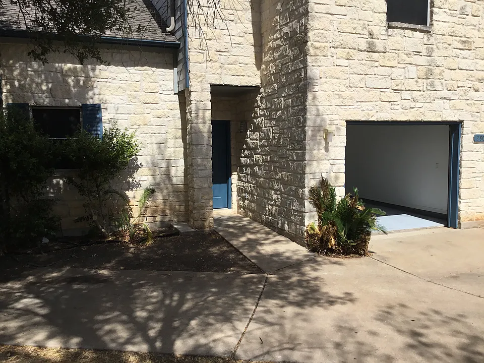 2909 Whisper Oaks Ln #C
