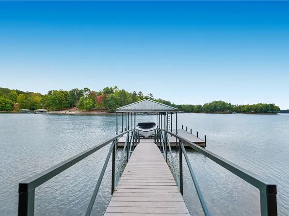 806 Elmtree Ln, Seneca, SC 29672