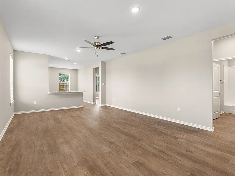 309 Maplewood Cir — Photo 5