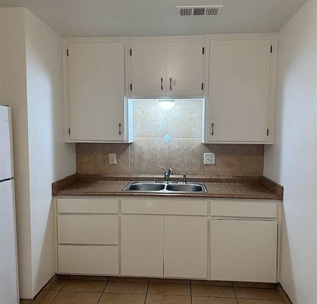 5th image of 6915 W Myrtle Ave