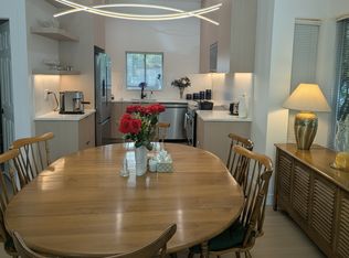 1701 Chesterfield Ave, North Vancouver, BC V7M 2N9