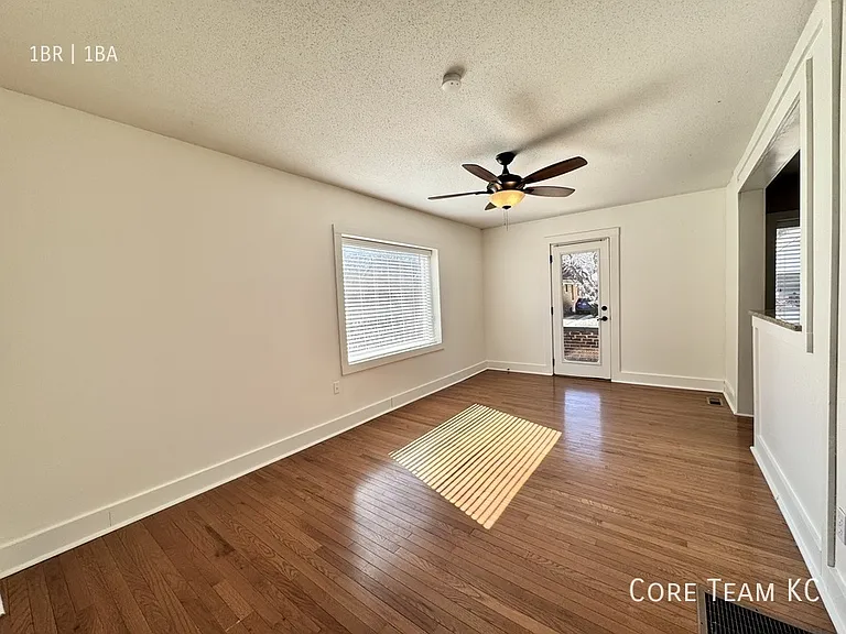 4328 Roanoke Pkwy #206 — Photo 5
