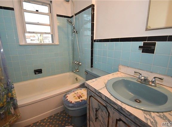 4th image of 217 E Hawthorne Ave