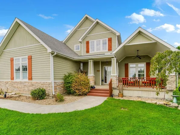 134 Twin Cedar St, Tonganoxie, KS 66086