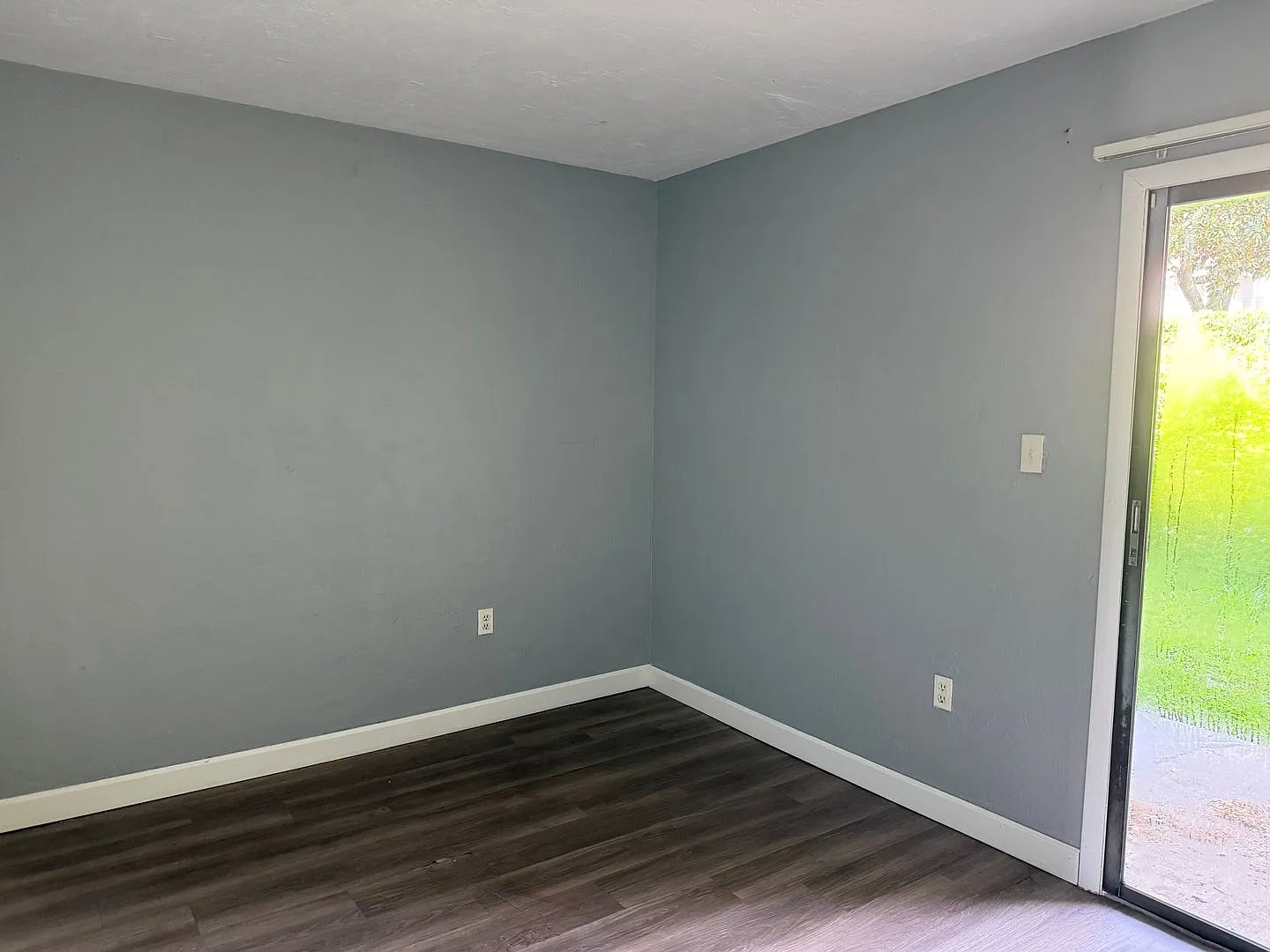 * Move In Special * One Month Free!! Spacious 876 Sf Unit - 2 Bd / 1 Ba Near Uf - Brandywine Condos — Photo 3