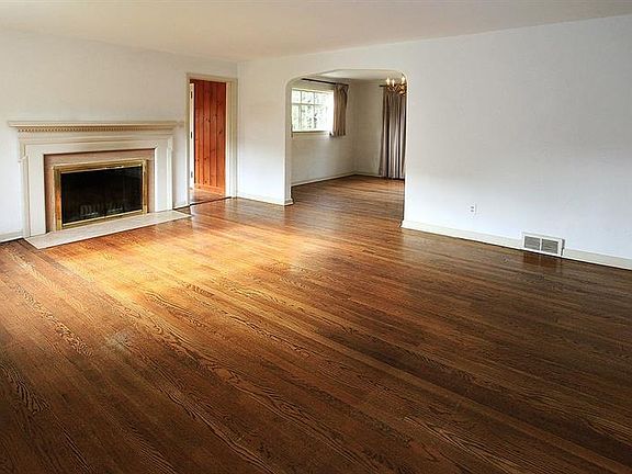 3rd image of 4499 Birchwood Ln