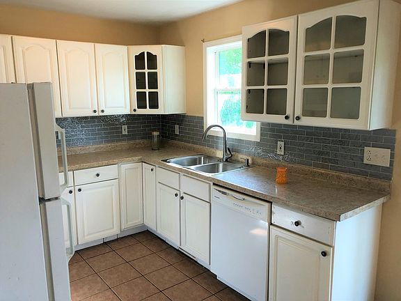 5th image of 200 Glengary Dr