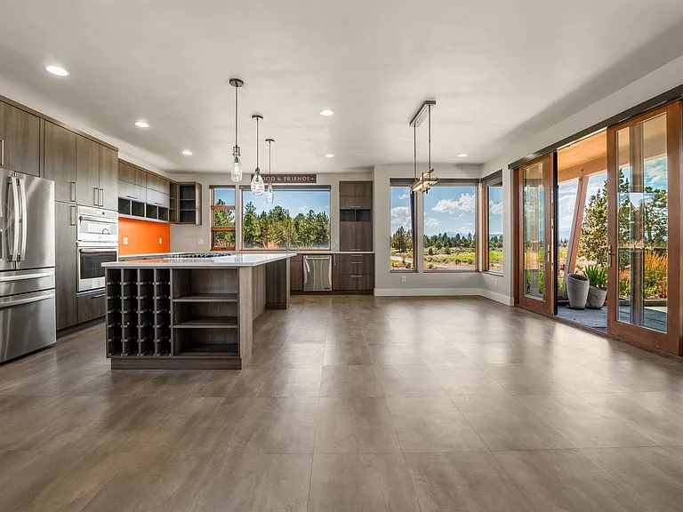 64144 Pioneer Loop — Photo 16