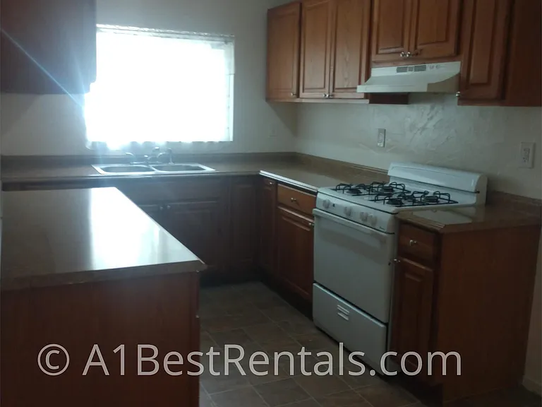 427 Corson Ave — Photo 6