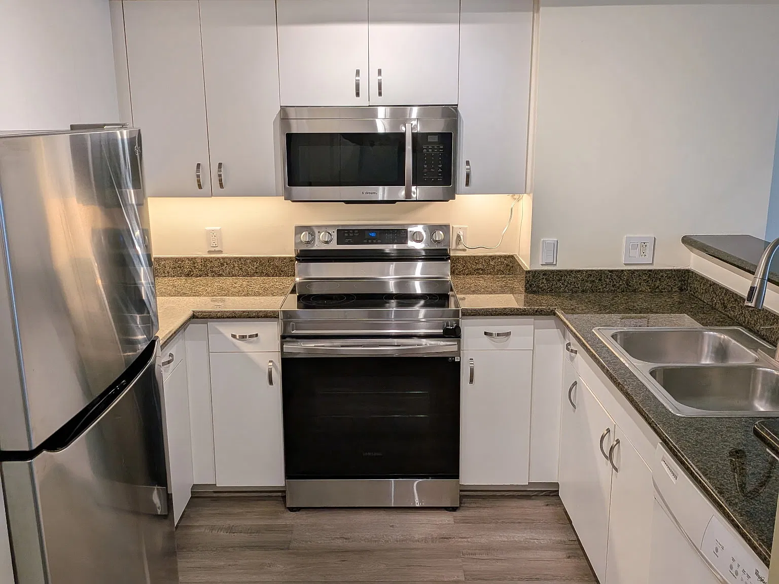 1 bed, 669 sqft, $3,500 — Photo 3