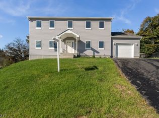 5 Heather Hill Rd, Washington, NJ 07882