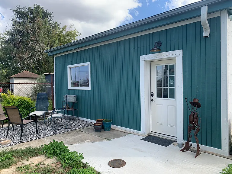 2052 Florida Ave — Photo 18