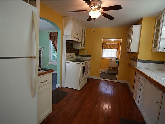 3rd image of 28083 Harborton Rd