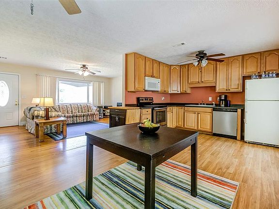 4th image of 3775 Summer Dr