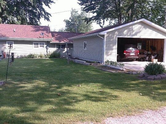 4th image of 3169 Lakeshore Dr