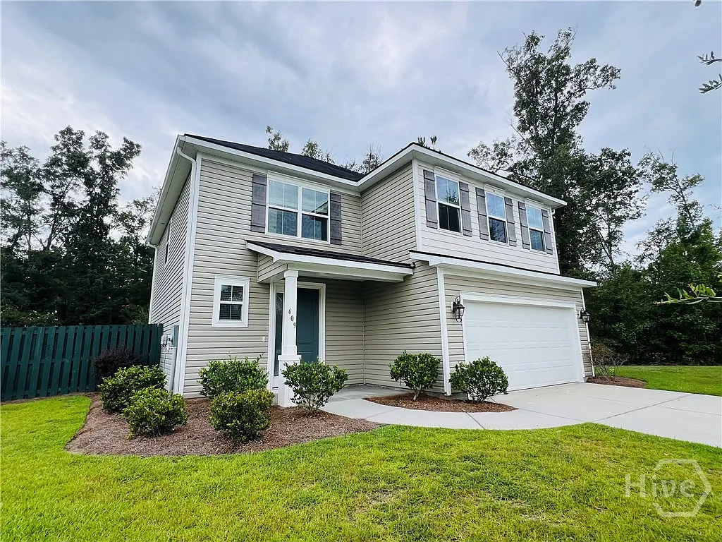 4 bed, 2.5 bath, 2172 sqft, $2,600 — Photo 4