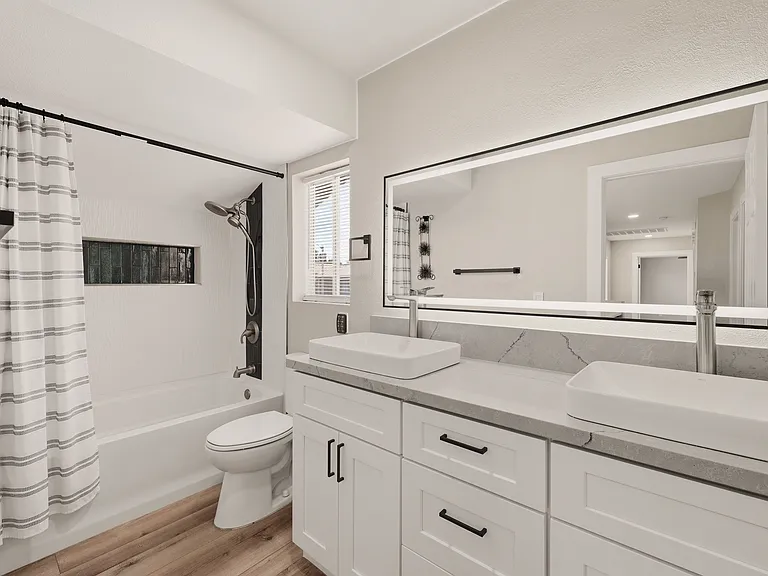 #GuardianRealty 275 Adorno Dr Henderson Home Rental Pool guest bath_07242026