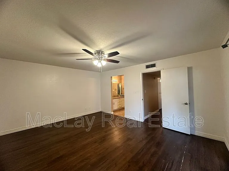 963 N Revere — Photo 17