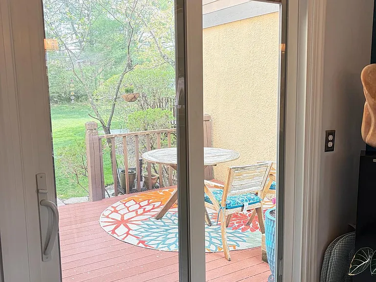 98 Sayre Dr — Photo 9