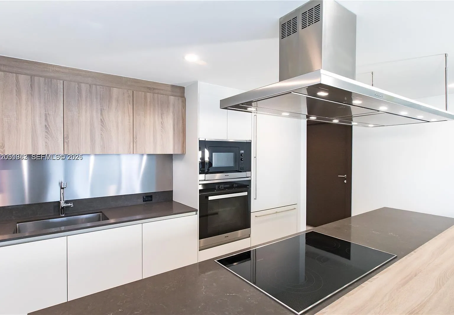 1 bed, 839 sqft, $5,000 — Photo 3