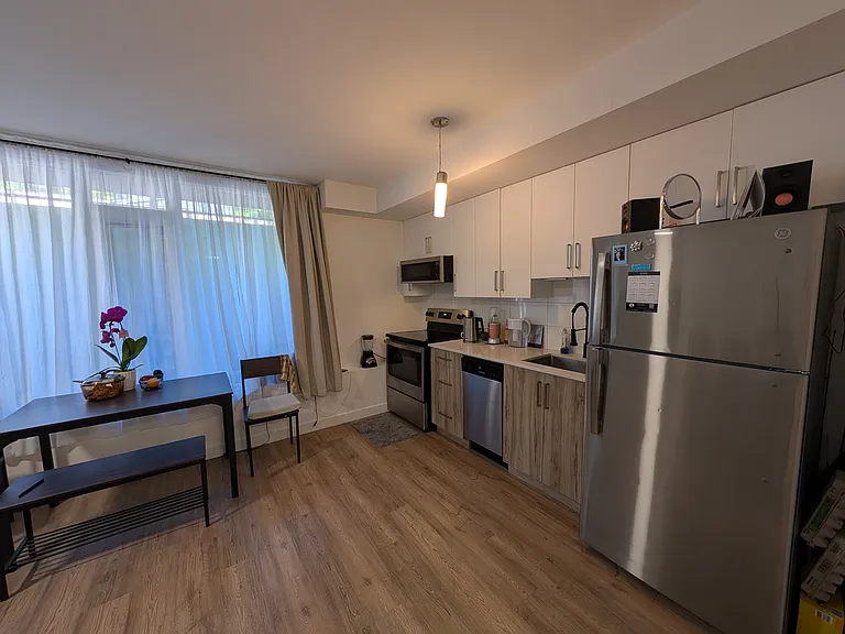 4 Champlain Ave #2 — Photo 5