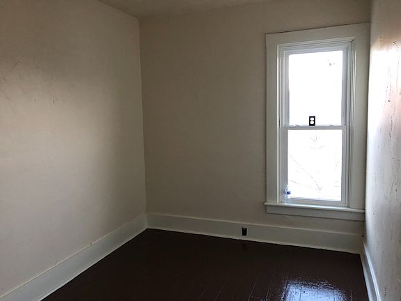 2nd image of 306 W New York Ave