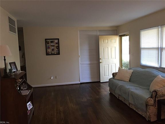 4th image of 419 Galveston Ct