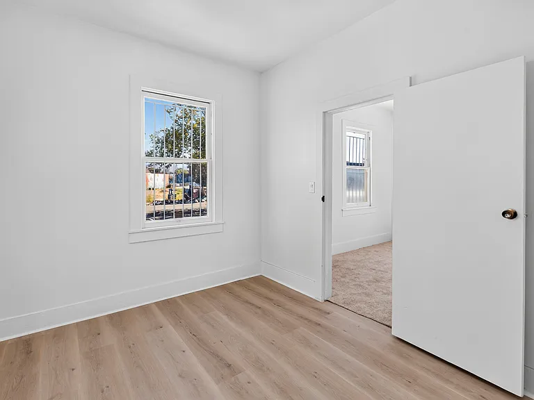 811 W Grand Ave #A — Photo 15