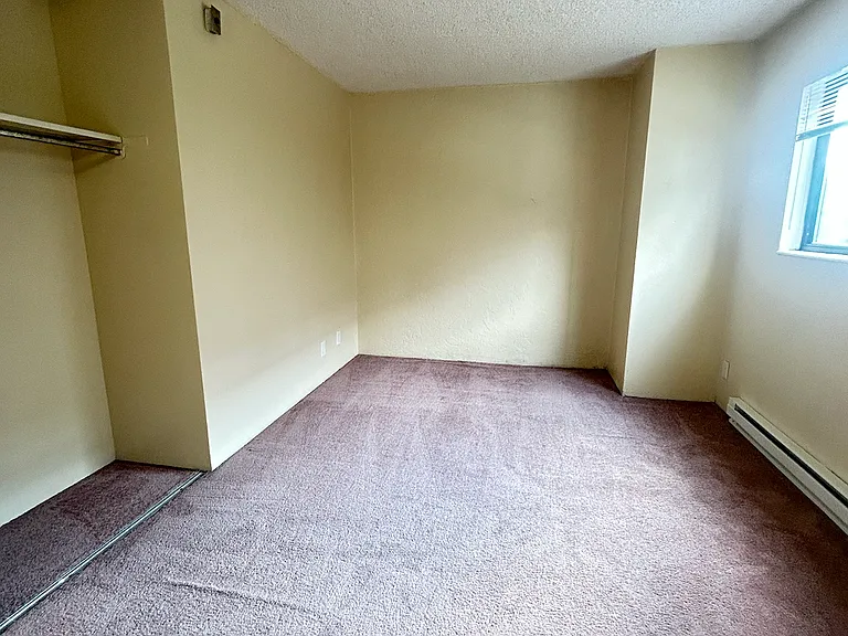 4130 11th Ave NE #1004 — Photo 7