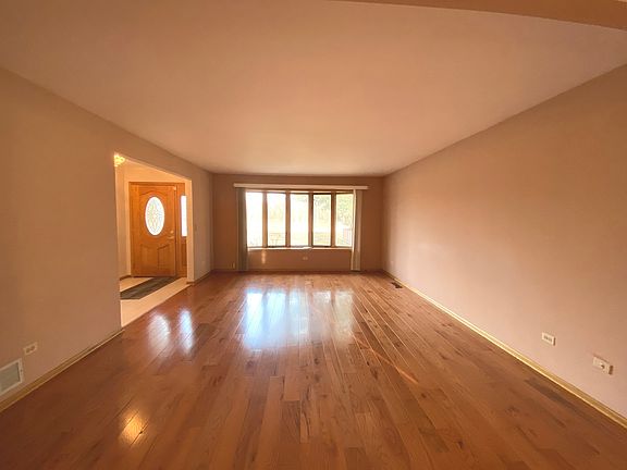 5th image of 8122 N Caldwell Ave