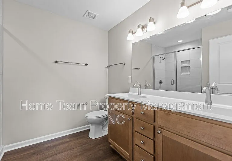 214 N Guthrie #B — Photo 10