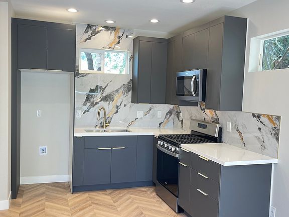 4th image of 417 Saint Augustine Ave