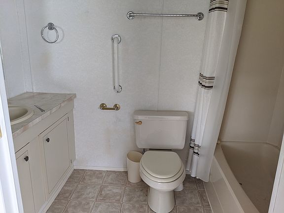 4th image of 6409 Lakewood Dr #999