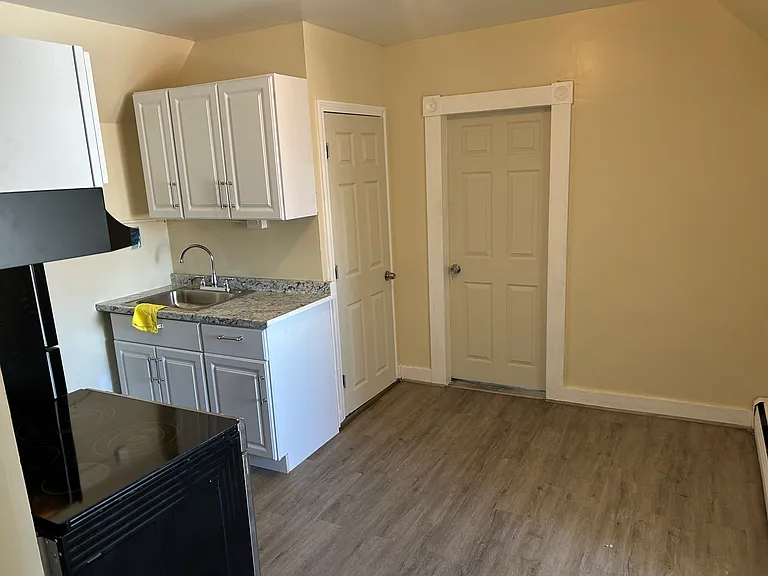 77 Willie St #1A — Photo 8