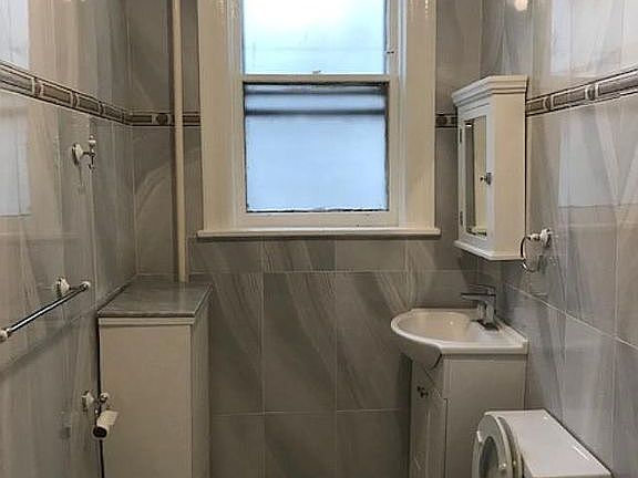 4th image of 92 Hamilton Ave #5EC