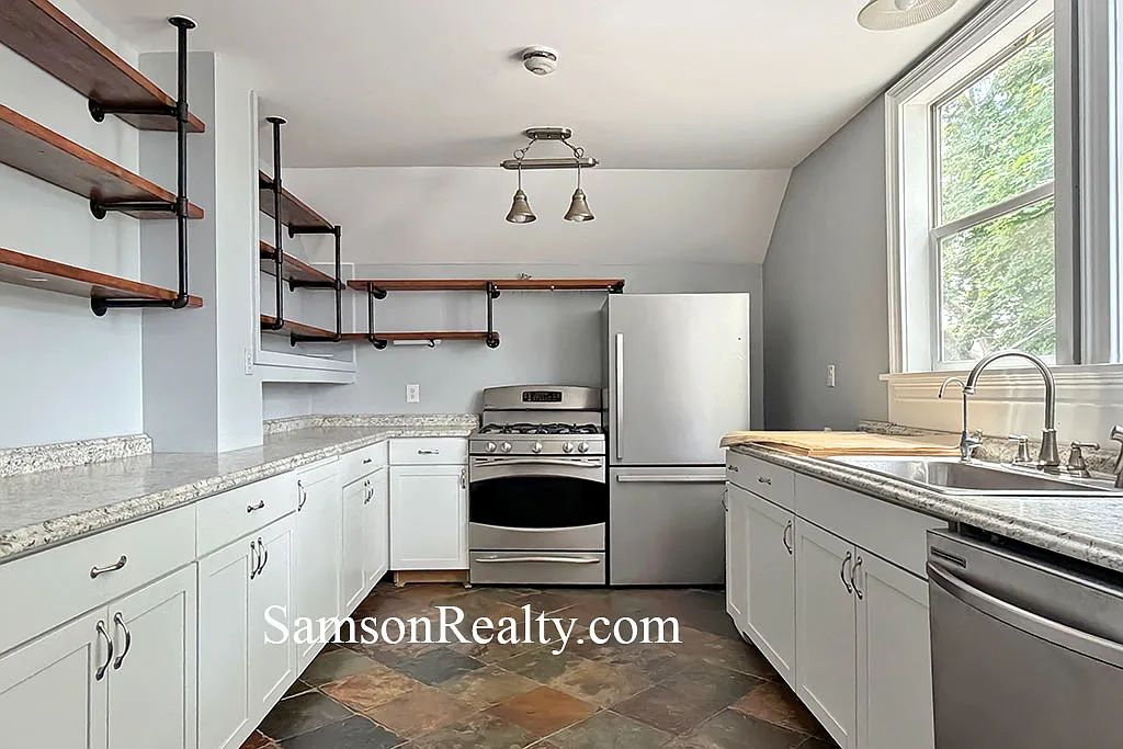 2 bed, 1.5 bath, 2700 sqft, $2,950 — Photo 3