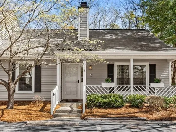 2 Appletree Ln, Greensboro, NC 27455