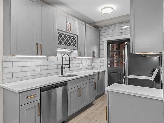 4th image of 914 Concordia Ln #1