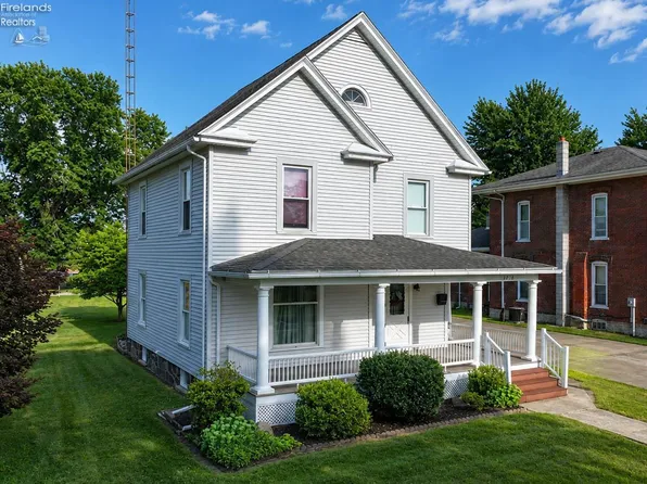 1018 Vine St, Clyde, OH 43410