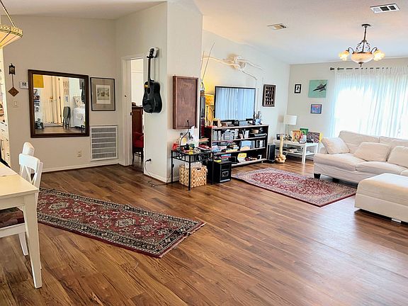 2nd image of 36 Jasmine Ln